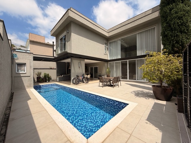 Casa com 420m² 4 quartos e 5 banheiros, à venda, no bairro Tamboré em Barueri