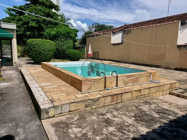 Casa com 600m² 4 quartos e 4 banheiros, à venda, no bairro Nova Guará em Guaratinguetá