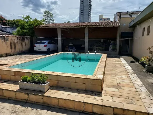 Casa com 600m² 4 quartos e 4 banheiros, à venda, no bairro Nova Guará em Guaratinguetá