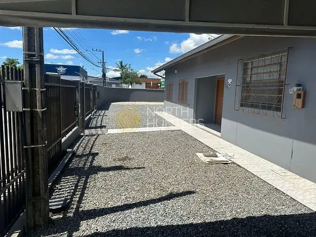 Casa com 80m² 3 quartos e 1 banheiro, à venda, no bairro Anita Garibaldi em Joinville