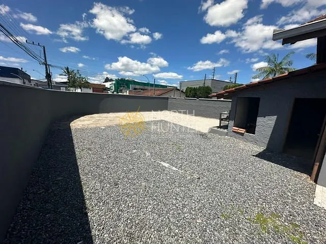 Casa com 80m² 3 quartos e 1 banheiro, à venda, no bairro Anita Garibaldi em Joinville