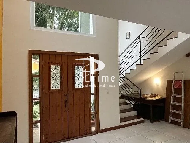 Casa com 700m² 4 quartos e 4 banheiros, à venda, no bairro Maceió em Niterói