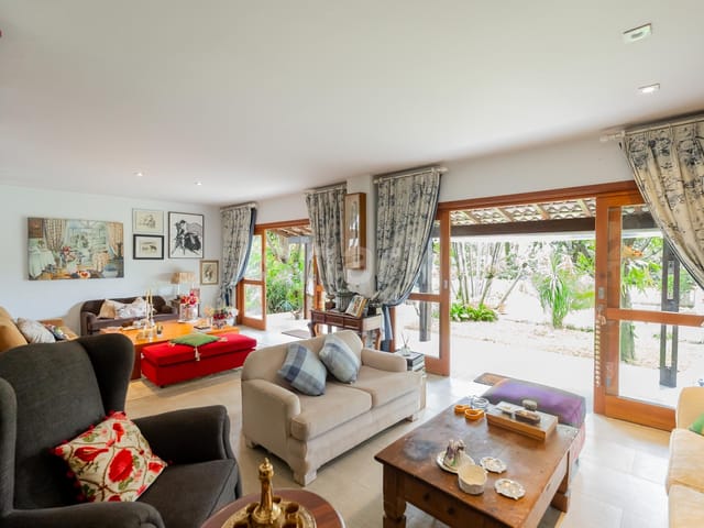 Casa com 360m² 3 quartos e 2 banheiros, à venda, no bairro Alphaville em Santana de Parnaíba