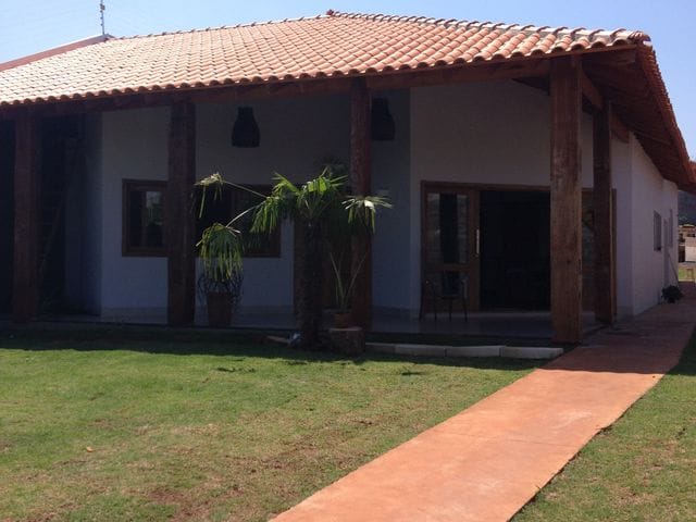 Casa com 977m² 3 quartos e 3 banheiros, à venda, no bairro Jardim Tropical em Maringá