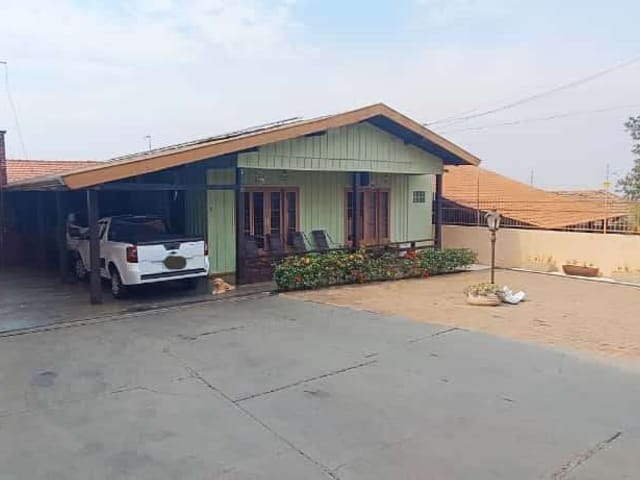 Casa 3 quartos e 2 banheiros, à venda, no bairro Centro em Cambé