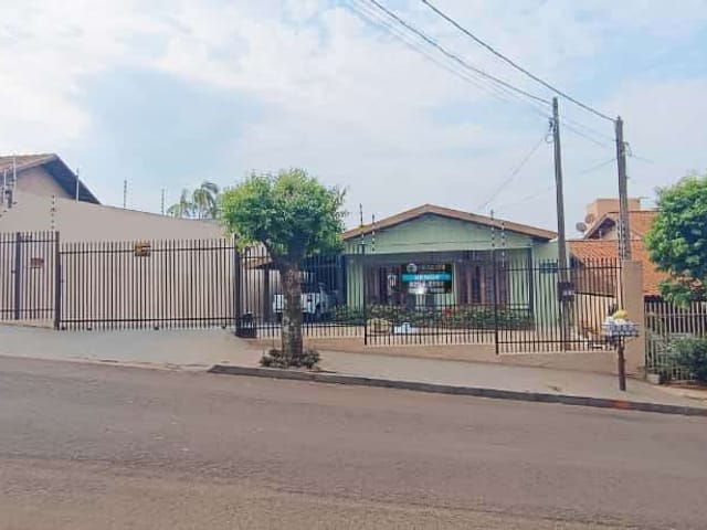 Casa 3 quartos e 2 banheiros, à venda, no bairro Centro em Cambé