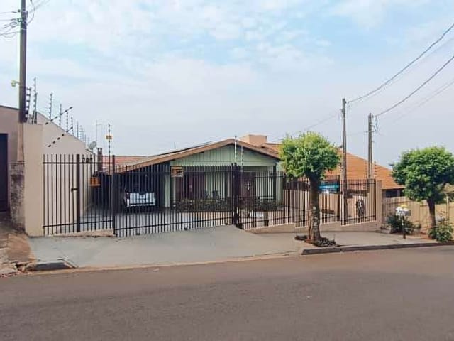 Casa 3 quartos e 2 banheiros, à venda, no bairro Centro em Cambé