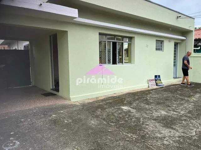 Casa com 250m² 3 quartos e 1 banheiro, à venda ou para alugar, no bairro Jardim Ismênia em São José Dos Campos