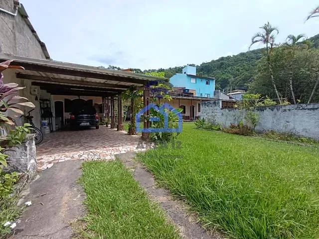 Casa com 750m² 4 quartos e 3 banheiros, à venda, no bairro Centro em Caraguatatuba