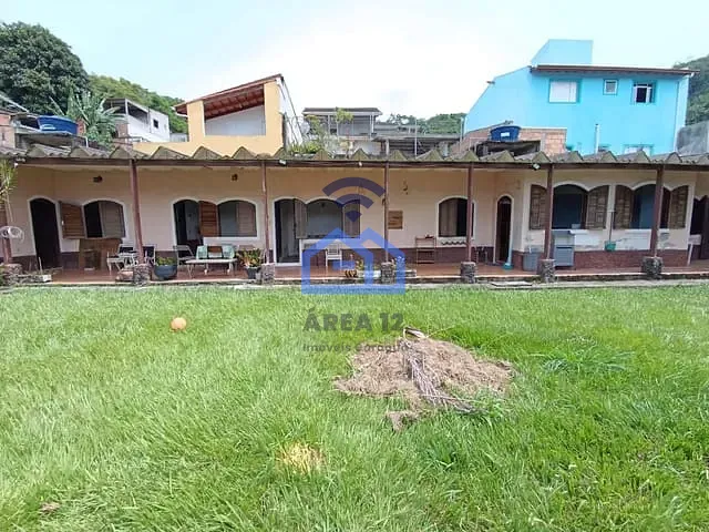 Casa com 750m² 4 quartos e 3 banheiros, à venda, no bairro Centro em Caraguatatuba
