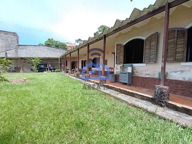 Casa com 750m² 4 quartos e 3 banheiros, à venda, no bairro Centro em Caraguatatuba