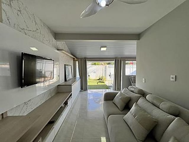 Casa 2 quartos e 2 banheiros, à venda, no bairro São João do Rio Vermelho em Florianópolis
