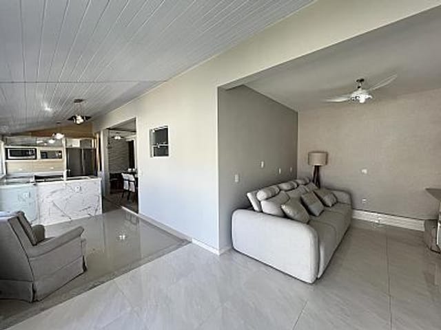 Casa 2 quartos e 2 banheiros, à venda, no bairro São João do Rio Vermelho em Florianópolis