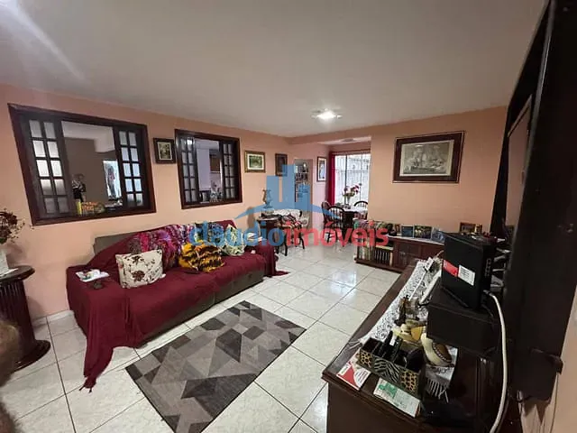 Casa 3 quartos e 3 banheiros, à venda, no bairro Monte Castelo em Volta Redonda