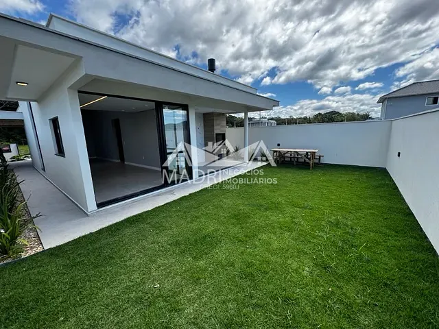 Casa com 250m² 3 quartos e 1 banheiro, à venda, no bairro Sertão do Maruim em São José