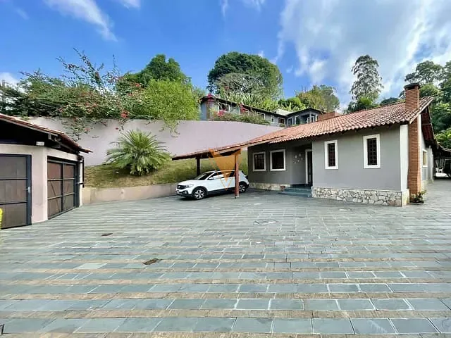 Casa com 1440m² 3 quartos e 4 banheiros, à venda, no bairro Chácara dos Lagos em Carapicuíba