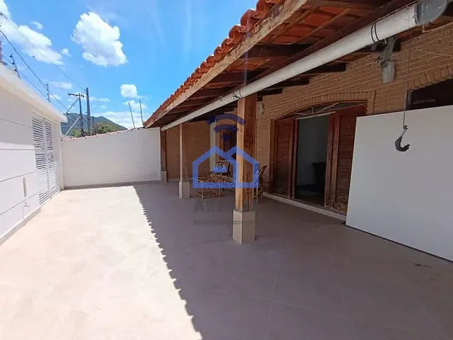 Casa com 326m², para alugar, no bairro Jardim Primavera em Caraguatatuba