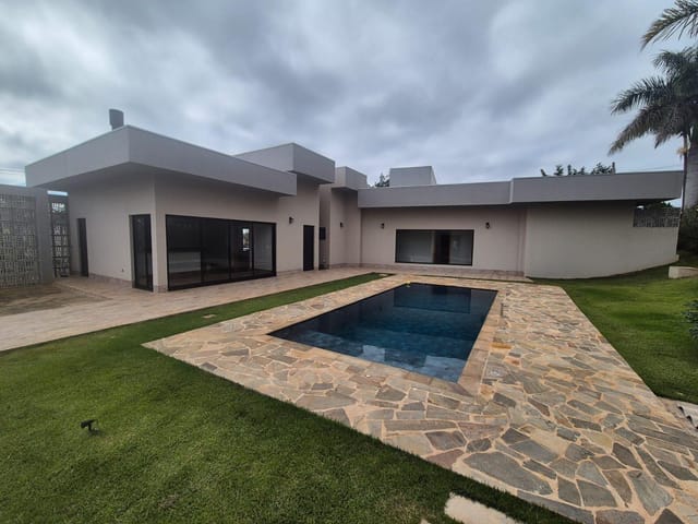 Casa 4 quartos e 5 banheiros, para alugar, no bairro Estância Santa Paula em Londrina