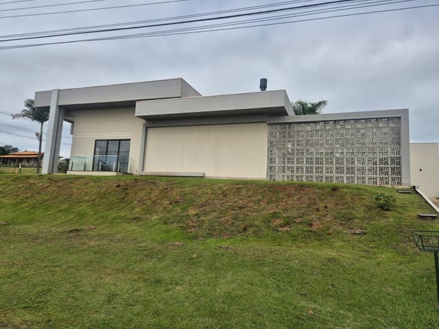 Casa 4 quartos e 5 banheiros, para alugar, no bairro Estância Santa Paula em Londrina