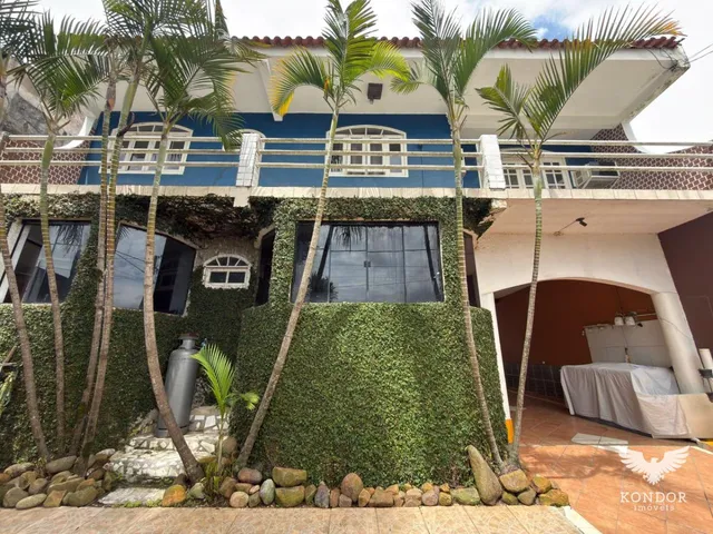 Casa com 528m² 3 quartos e 4 banheiros, à venda, no bairro Santa Felicidade em Curitiba