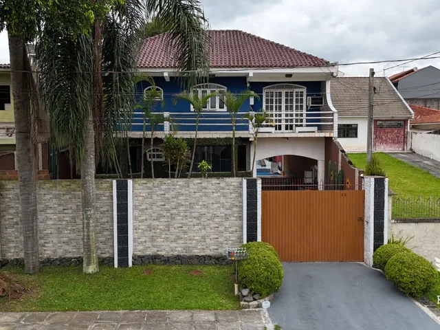 Casa com 528m² 3 quartos e 4 banheiros, à venda, no bairro Santa Felicidade em Curitiba