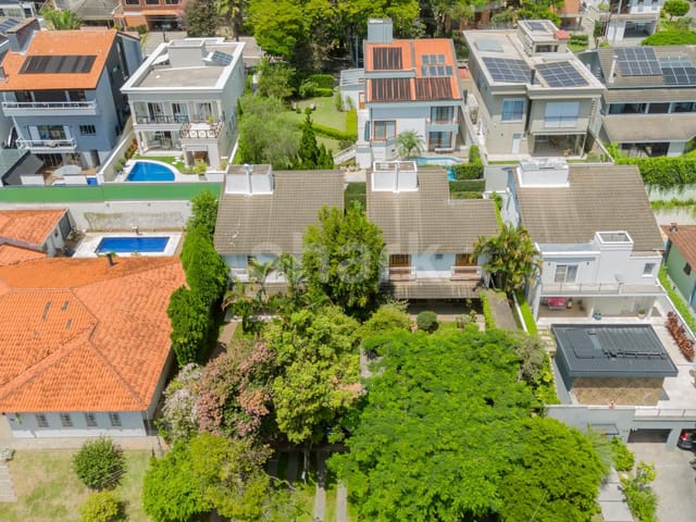 Casa com 720m² 7 quartos e 6 banheiros, à venda, no bairro Alphaville em Santana de Parnaíba