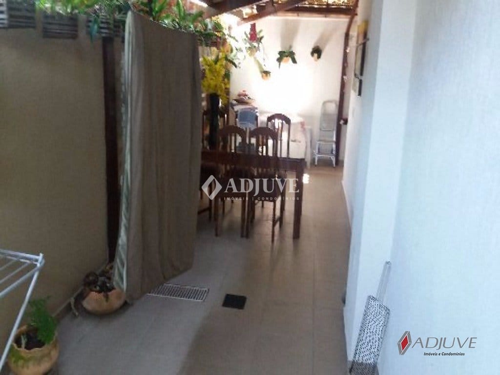 Casa à venda com 2 quartos, 75m² - Foto 9