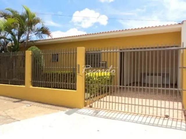 Casa com 70m² 3 quartos e 1 banheiro, para alugar, no bairro Vila Araponguinha em Arapongas