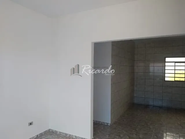 Casa com 70m² 3 quartos e 1 banheiro, para alugar, no bairro Vila Araponguinha em Arapongas