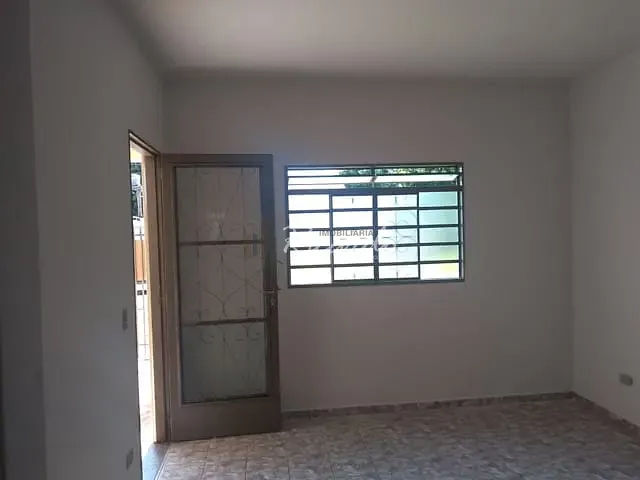 Casa com 70m² 3 quartos e 1 banheiro, para alugar, no bairro Vila Araponguinha em Arapongas