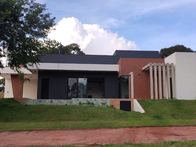 Casa com 435m² 3 quartos e 5 banheiros, à venda, no bairro Paranapanema em Paranapanema