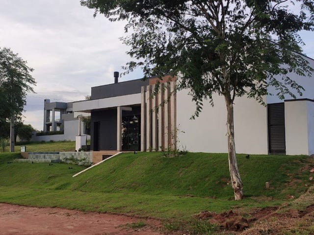 Casa com 435m² 3 quartos e 5 banheiros, à venda, no bairro Paranapanema em Paranapanema