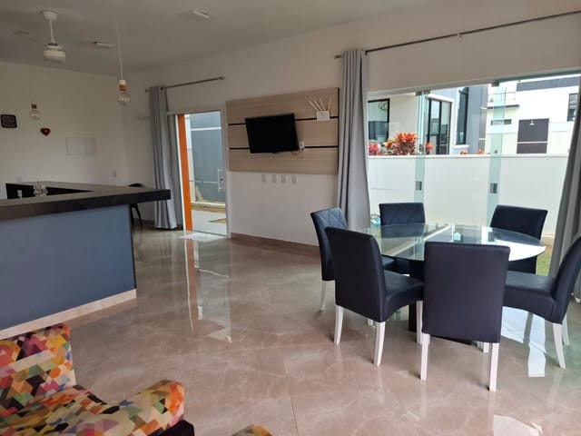 Casa com 447m² 4 quartos e 5 banheiros, à venda, no bairro Paranapanema em Paranapanema