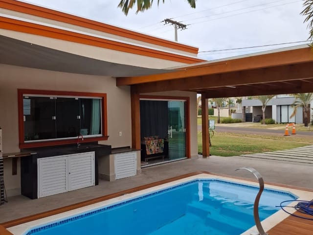 Casa com 447m² 4 quartos e 5 banheiros, à venda, no bairro Paranapanema em Paranapanema