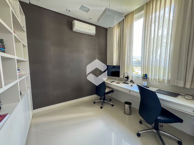 Casa com 800m² 5 quartos e 6 banheiros, à venda, no bairro Barra da Tijuca em Rio de Janeiro