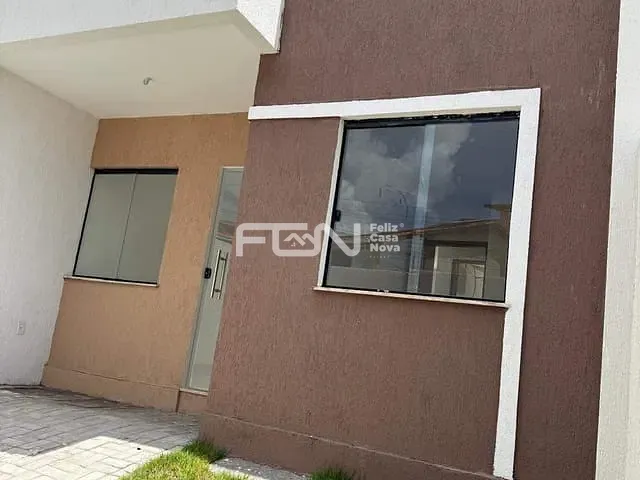 Casa 2 quartos e 2 banheiros, à venda, no bairro Centro em Lauro de Freitas