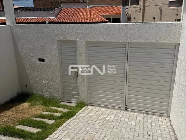 Casa 2 quartos e 2 banheiros, à venda, no bairro Centro em Lauro de Freitas