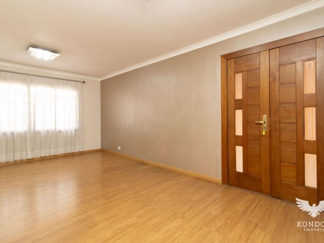 Casa 3 quartos e 4 banheiros, à venda, no bairro Orleans em Curitiba