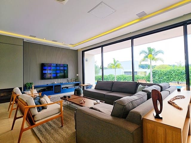 Casa com 1085m² 3 quartos e 5 banheiros, à venda, no bairro Jardim Estância Brasil em Atibaia