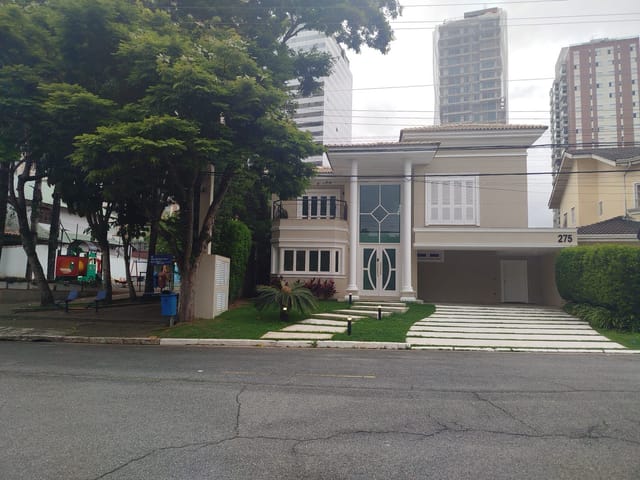 Casa com 500m² 4 quartos e 6 banheiros, à venda, no bairro Alphaville Residencial Plus em Barueri
