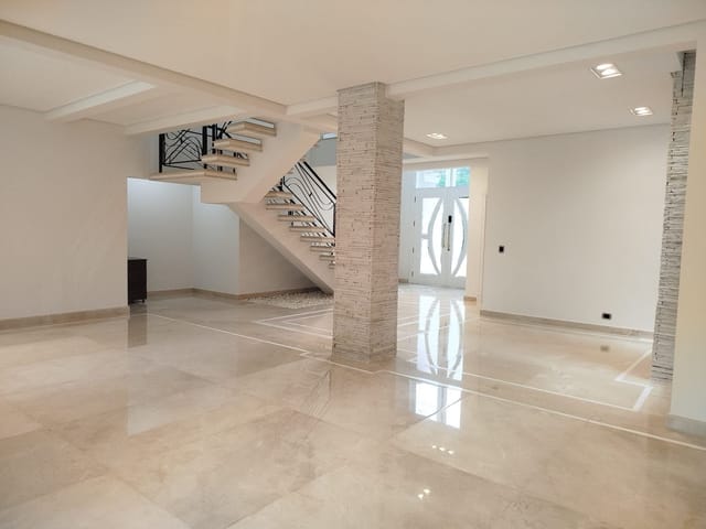 Casa com 500m² 4 quartos e 6 banheiros, à venda, no bairro Alphaville Residencial Plus em Barueri