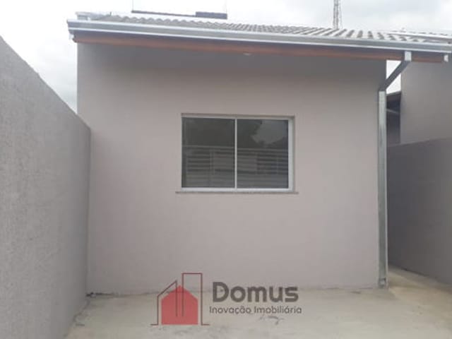 Casa à venda, no bairro Jardim Carlota em Pindamonhangaba