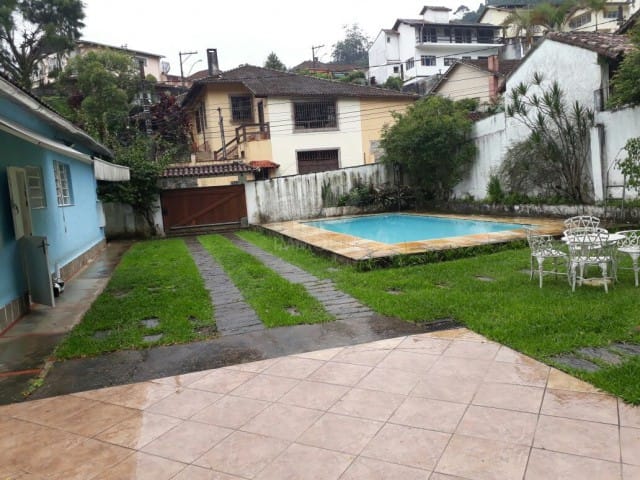 Casa à venda, no bairro Castelanea em Petrópolis