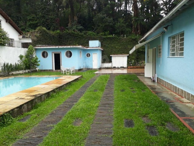 Casa à venda, no bairro Castelanea em Petrópolis
