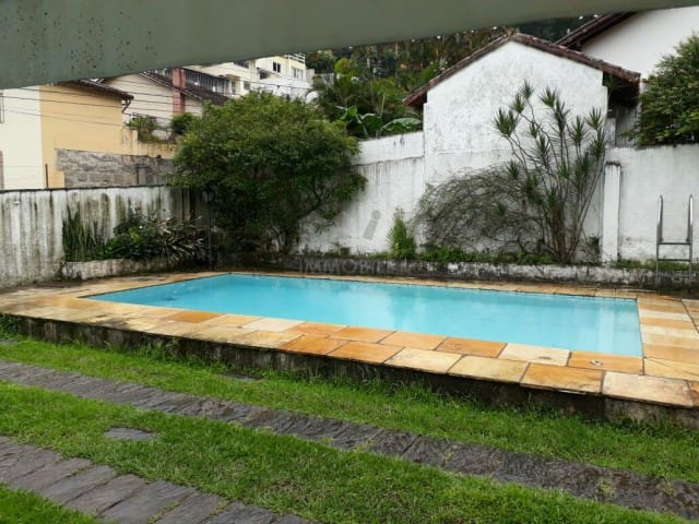 Casa à venda, no bairro Castelanea em Petrópolis