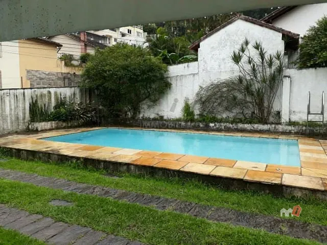 Casa à venda, no bairro Castelanea em Petrópolis