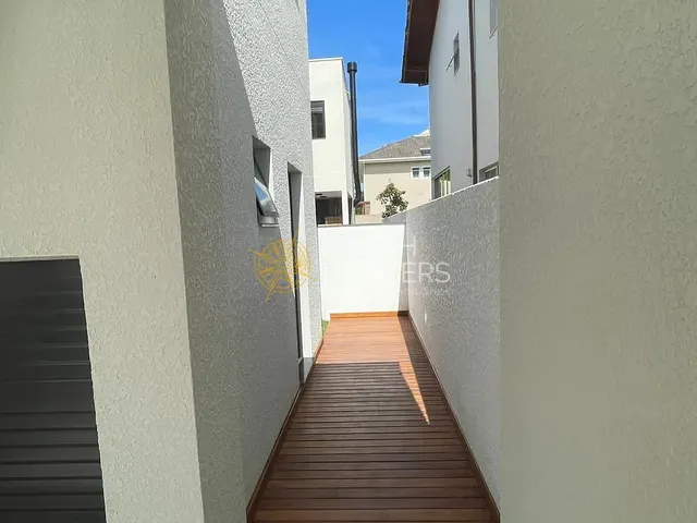 Casa com 247m² 3 quartos e 4 banheiros, à venda, no bairro Cachoeira do Bom Jesus em Florianópolis