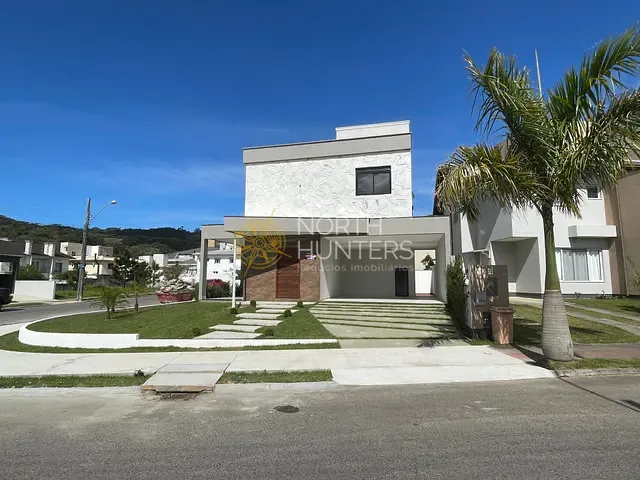 Casa com 247m² 3 quartos e 4 banheiros, à venda, no bairro Cachoeira do Bom Jesus em Florianópolis