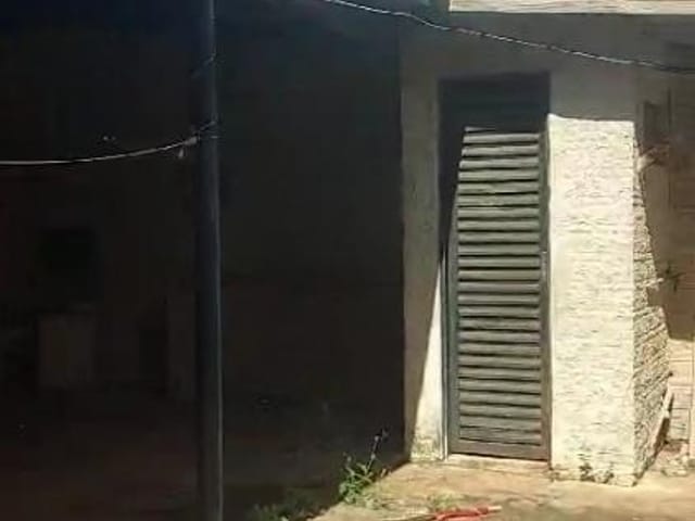 Casa com 200m² 2 quartos e 1 banheiro, à venda, no bairro Santiago em Londrina