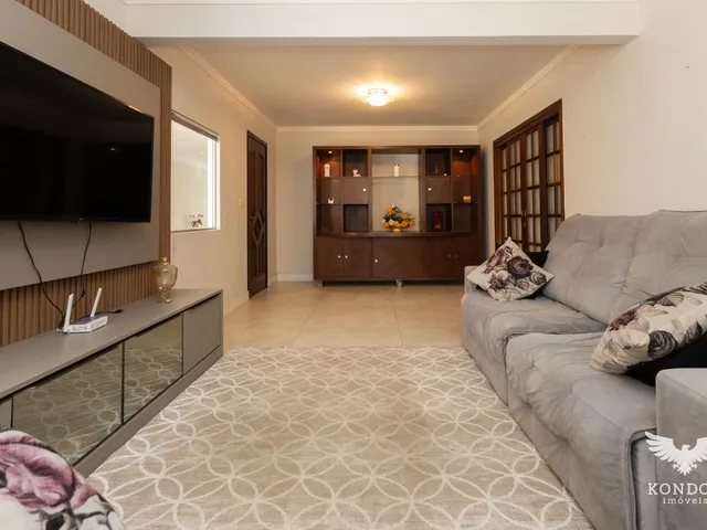 Casa com 360m² 5 quartos e 2 banheiros, à venda, no bairro Butiatuvinha em Curitiba